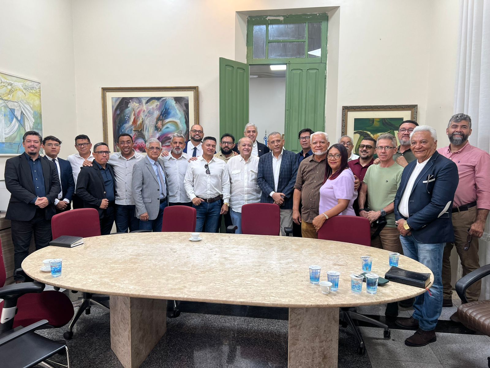 Frente Evanglica por Teresina se rene com o Prefeito Silvio Mendes para orao e apoio  cidade