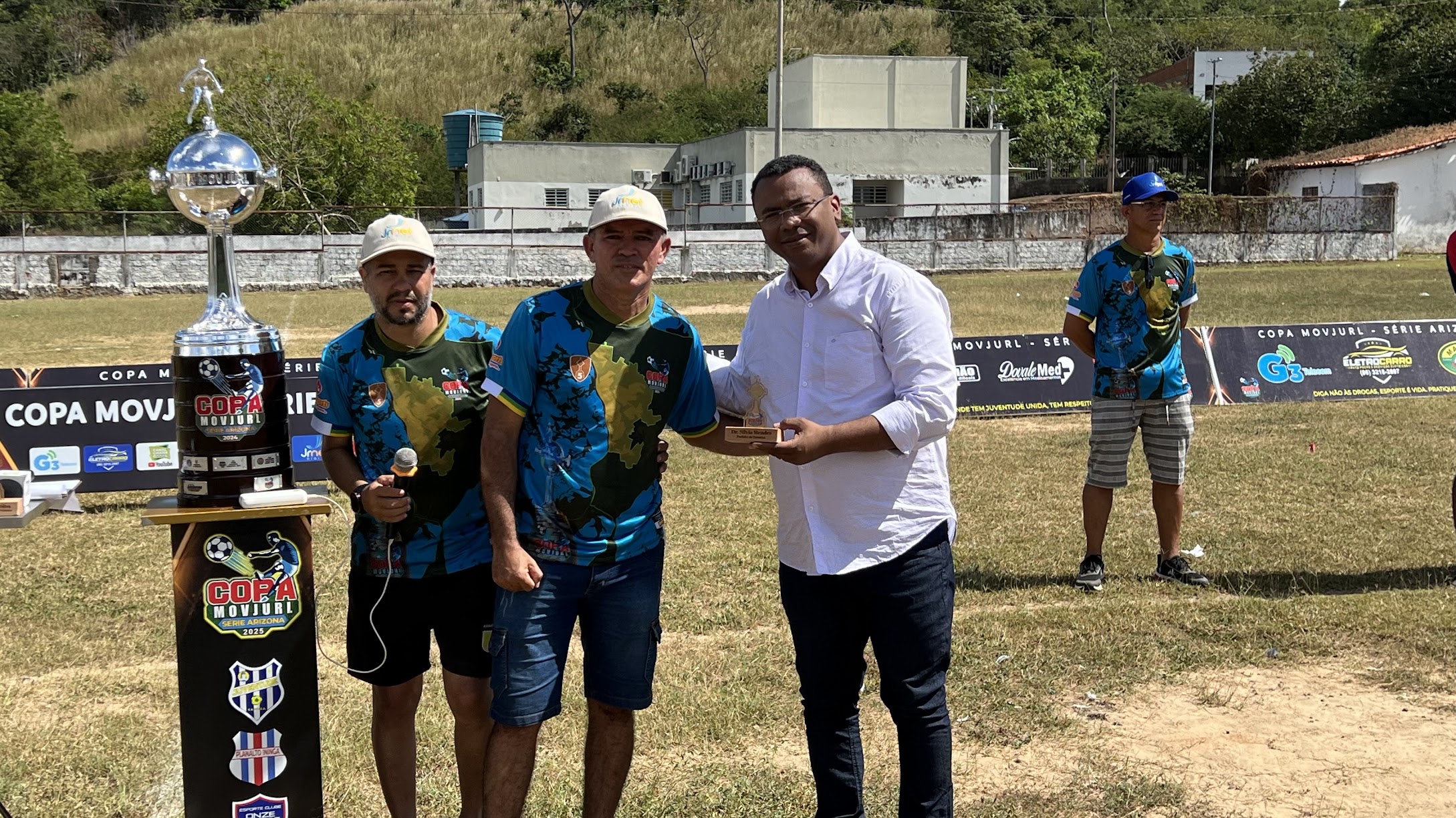 Secretrio da Juventude, Geraldin, representa o prefeito Silvio Mendes na abertura da Copa do MOVJURL em Teresina