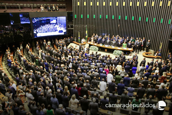 Em derrota para governo, Cmara retira de pauta MP que renderia R$ 17 bi