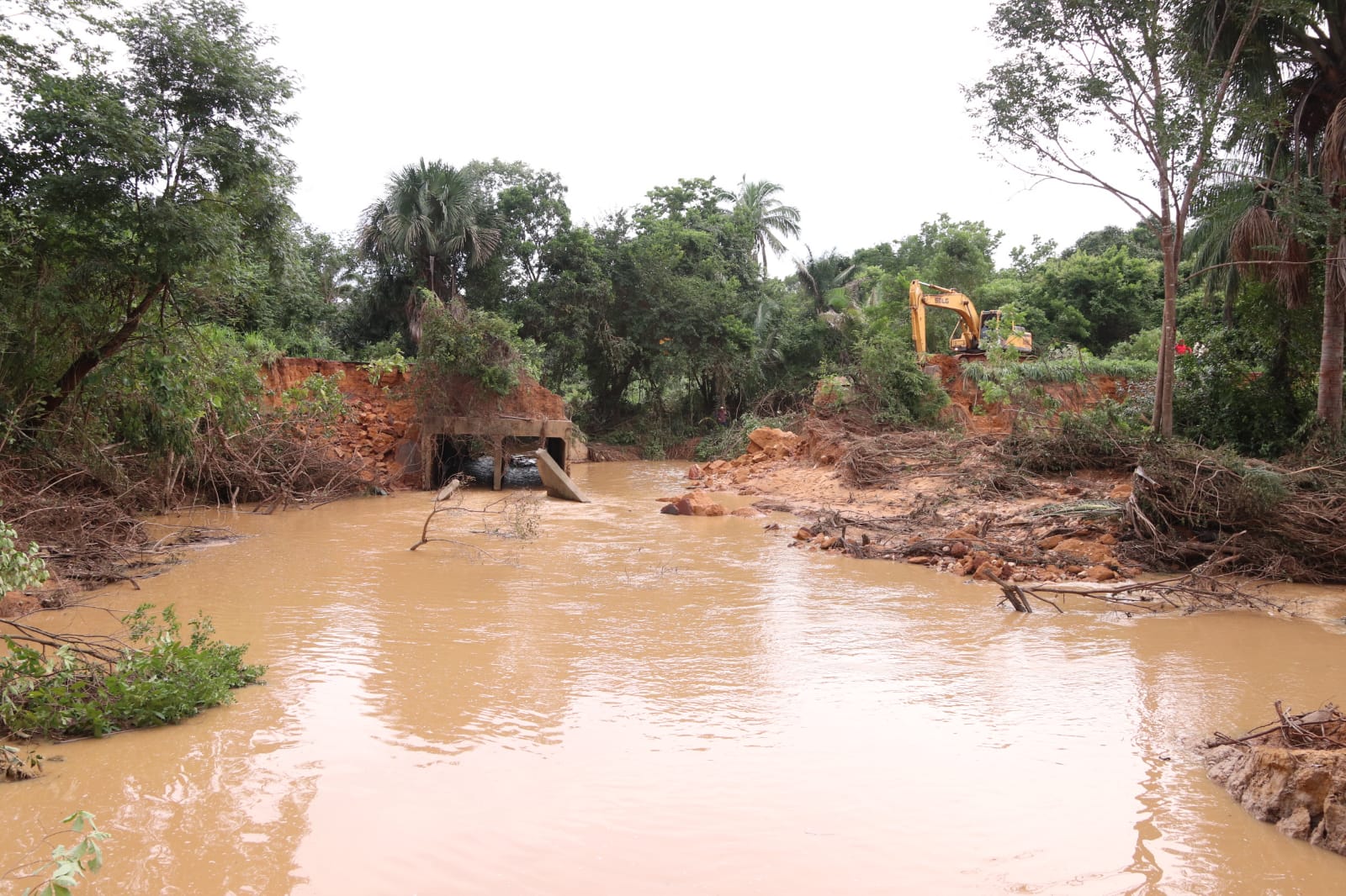 Governo inicia recuperao de rodovia rompida aps chuvas em Uruu