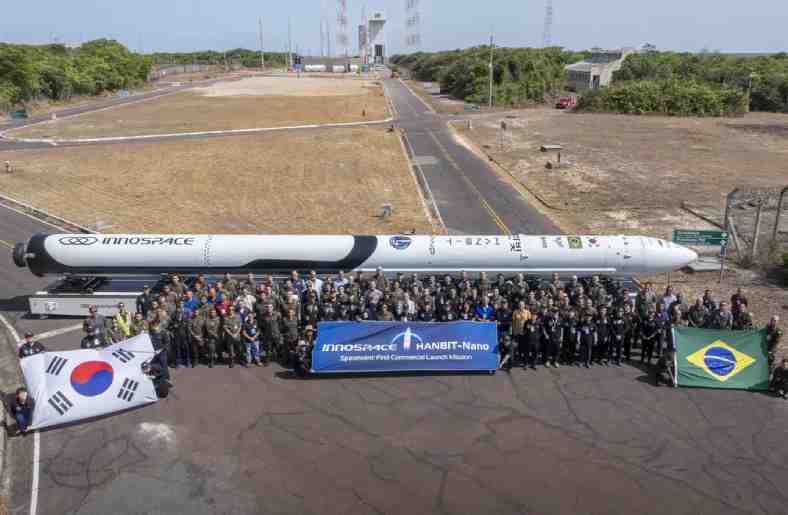 Primeiro voo comercial de foguete no Brasil acontecer� hoje